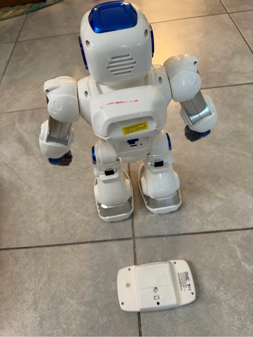 Ruko 1088 Smart Robot with Controller Works great. Fast and slower mode. 15.8”